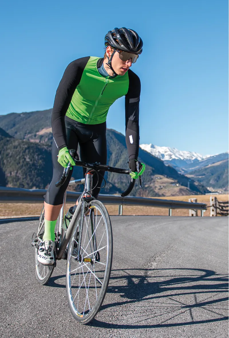 Q36.5 Gregarius ESSENTIAL 3/4 Trequarti Bib Shorts in Black-2